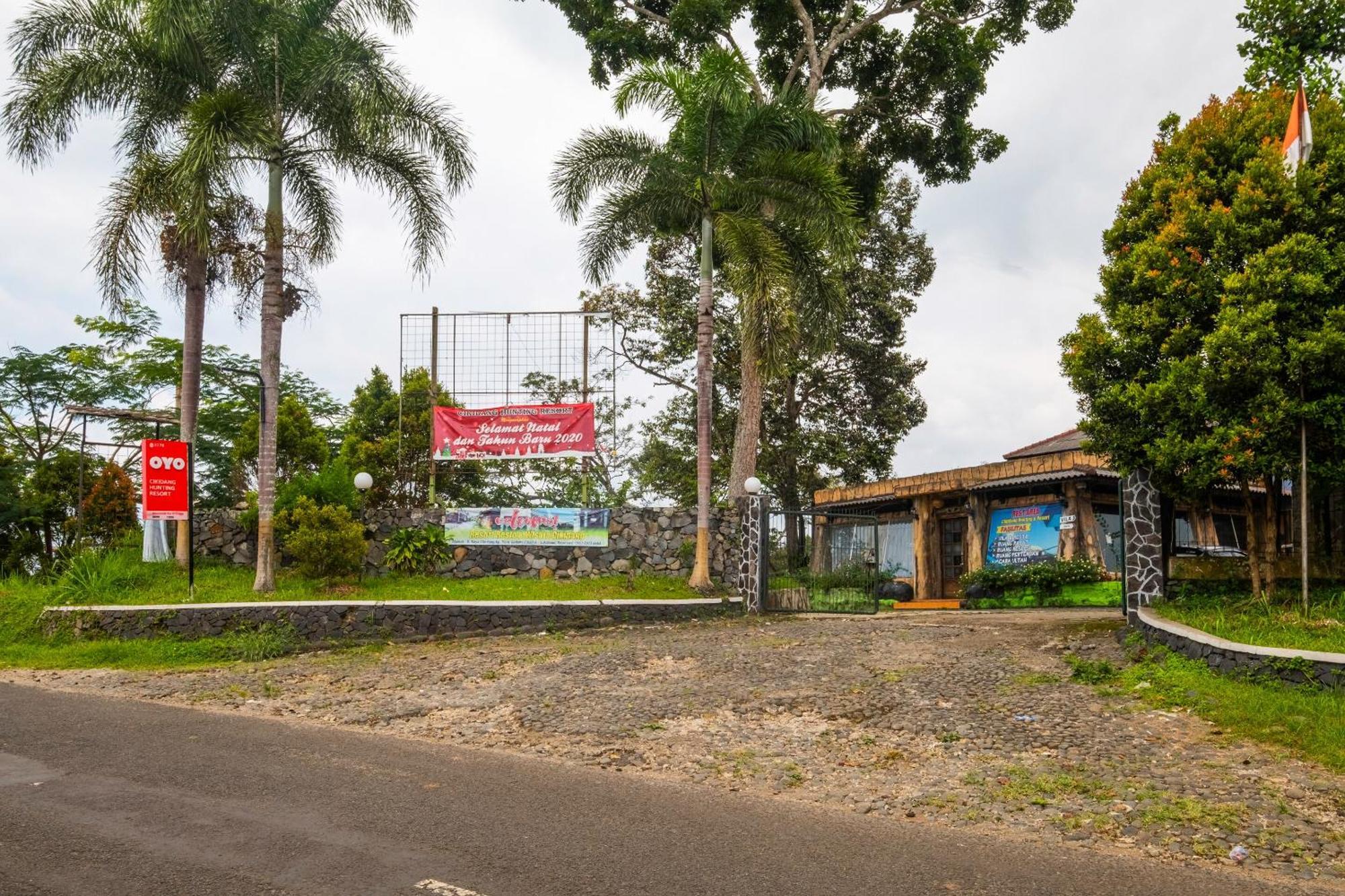 סוקאבומי Oyo 2278 Cikidang Hunting Resort מראה חיצוני תמונה