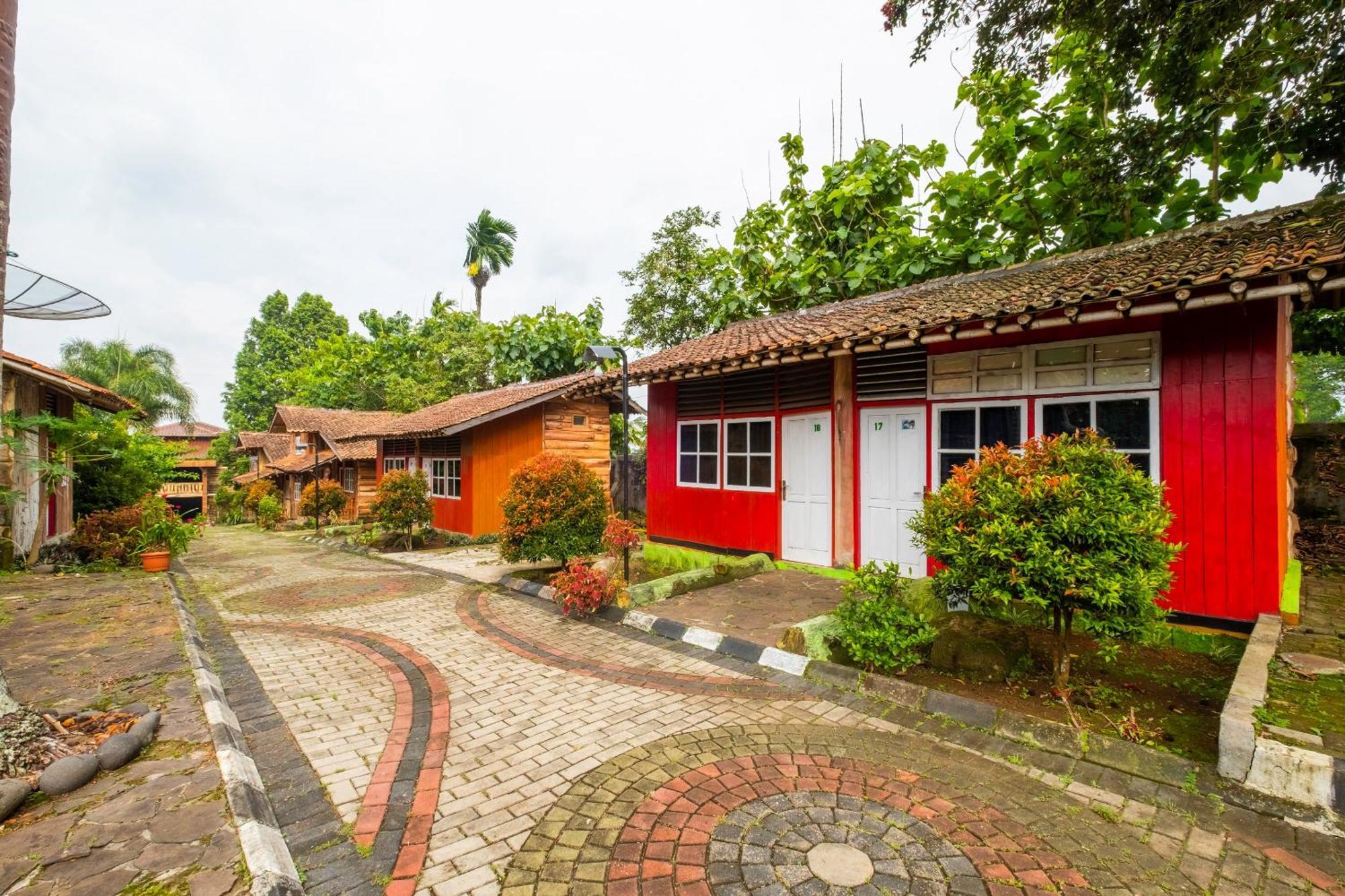 סוקאבומי Oyo 2278 Cikidang Hunting Resort מראה חיצוני תמונה