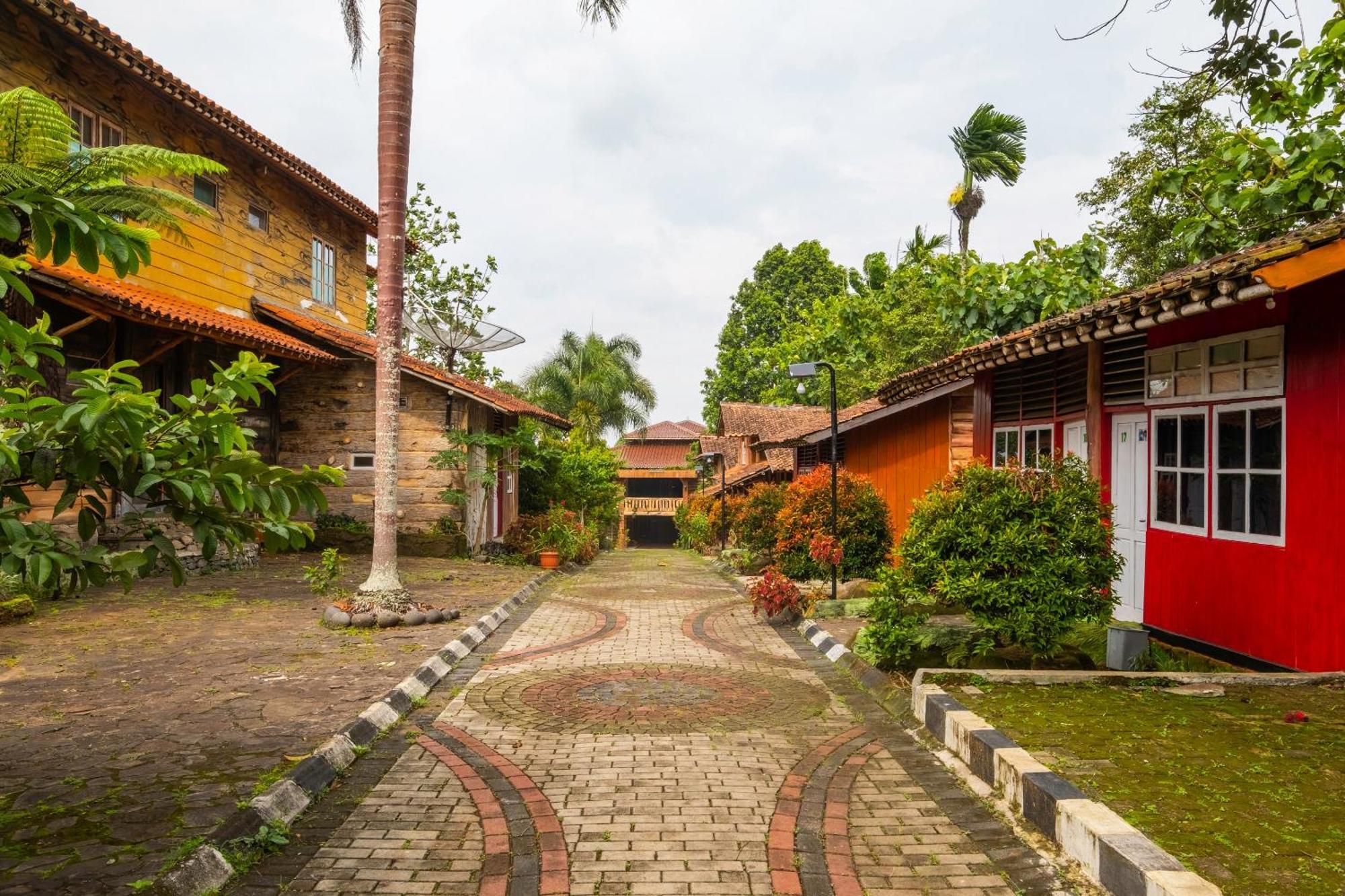 סוקאבומי Oyo 2278 Cikidang Hunting Resort מראה חיצוני תמונה